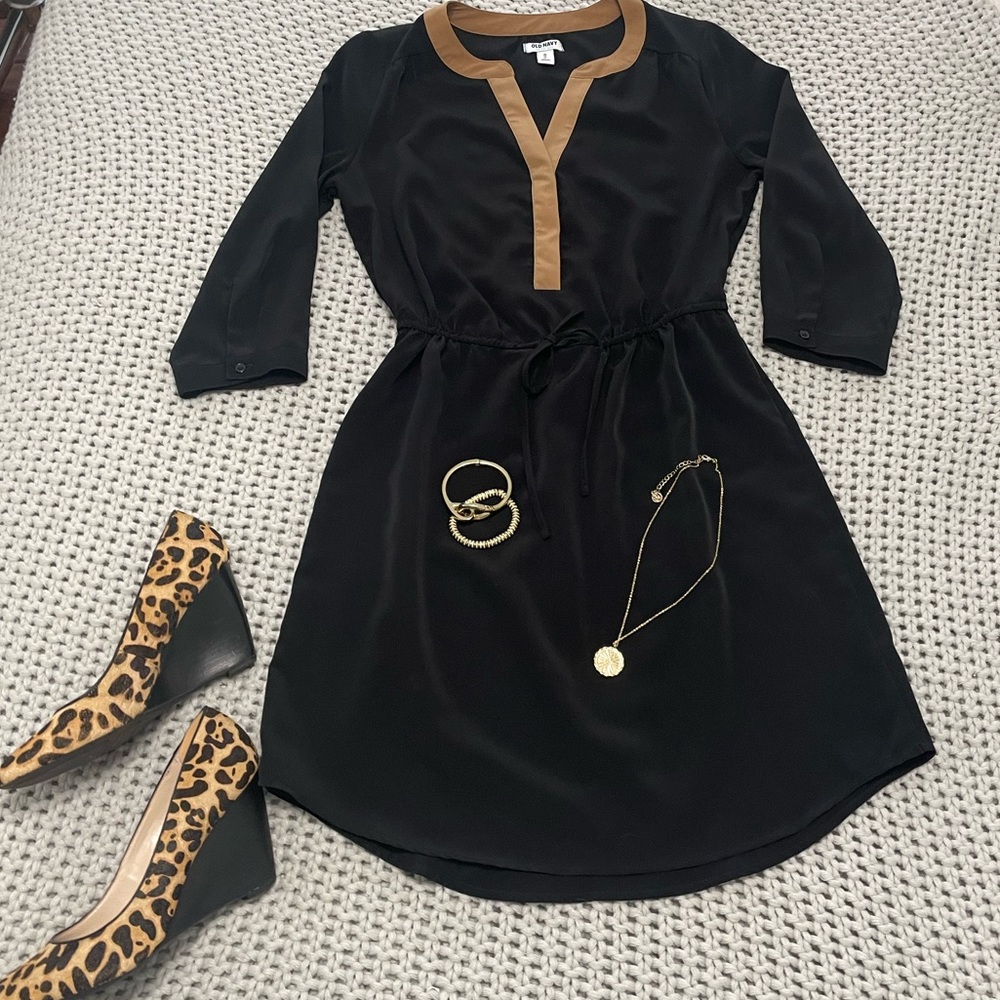 Perfect for date night! Old Navy Sz XS silky shirt dress EUC